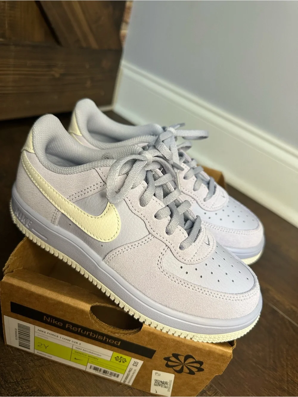 Nike Kids Low-Top Sneakers in Light Lavender with Cream Swoosh
